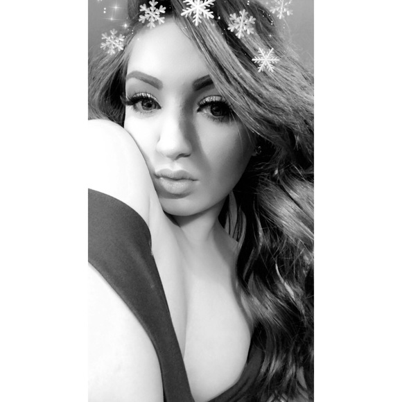 Meet your Posher, Lissette - Picture 2 of 2